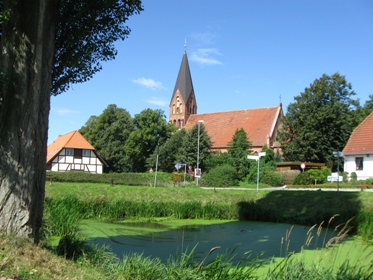 Steffenshagen mit Kirche